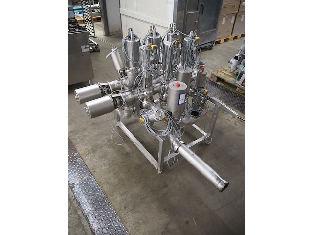 Nn manifold - afbeelding 1 van  7