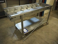 Nn outfeed table for dishwasher