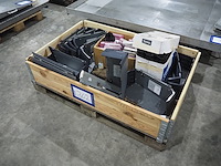 Nn pallet with parts - afbeelding 1 van  5