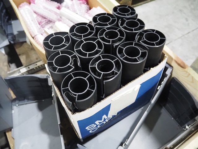 Nn pallet with parts - afbeelding 5 van  6