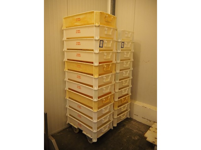 Nn plastic crates - afbeelding 1 van  3