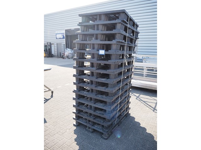 Nn plastic pallets - afbeelding 1 van  3
