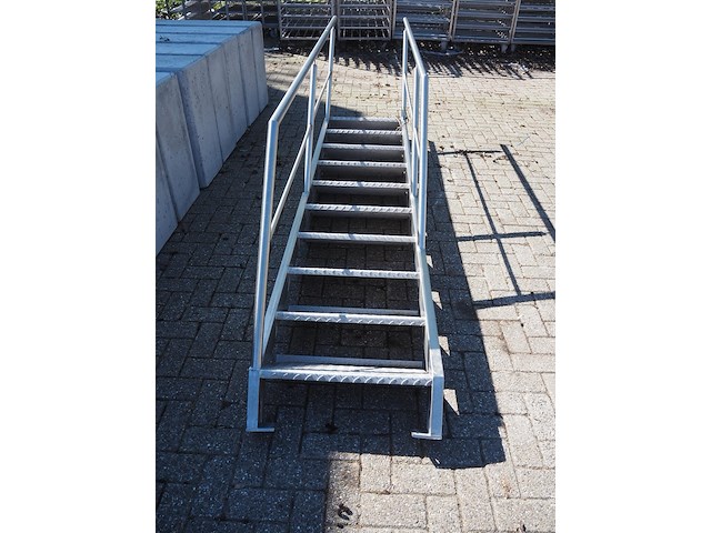 Nn platform with stairs - afbeelding 3 van  8