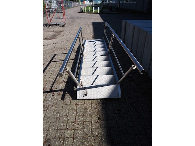 Nn platform with stairs - afbeelding 4 van  8