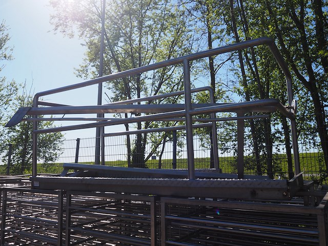 Nn platform with stairs - afbeelding 6 van  8