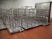 Nn racks for cattle heads