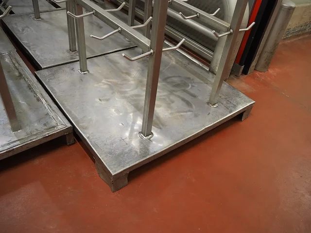 Nn racks for cattle heads - afbeelding 9 van  10