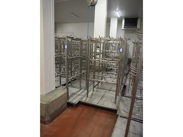 Nn racks for cattle heads - afbeelding 1 van  9