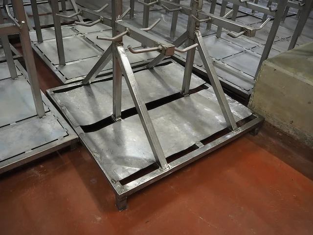 Nn racks for cattle heads - afbeelding 2 van  12