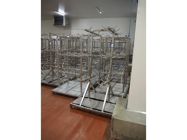 Nn racks for cattle heads - afbeelding 1 van  12
