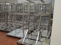 Nn racks for cattle heads