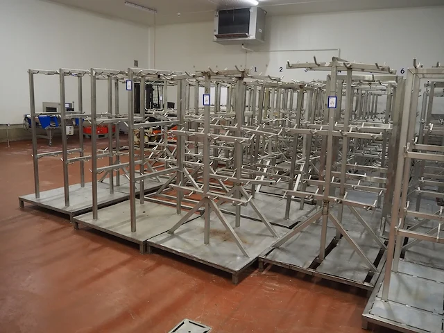 Nn racks for cattle heads - afbeelding 1 van  15