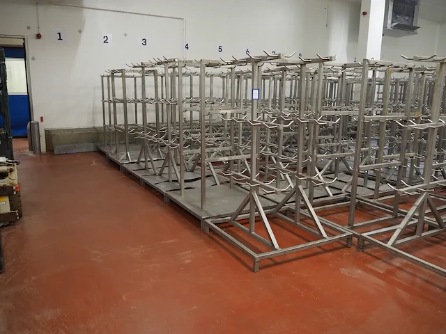 Nn racks for cattle heads - afbeelding 9 van  15