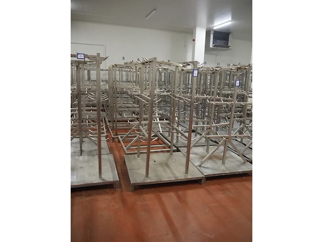 Nn racks for cattle heads - afbeelding 11 van  15
