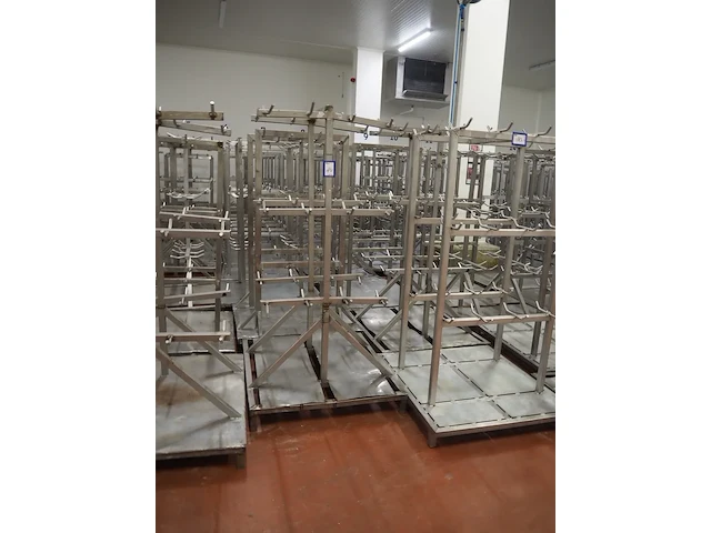 Nn racks for cattle heads - afbeelding 13 van  15