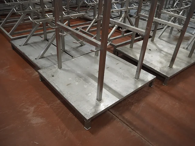 Nn racks for cattle heads - afbeelding 15 van  15