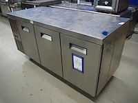 Nn refrigerated counter
