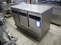 Nn refrigerated work bench