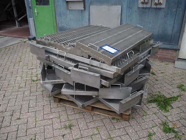Nn sorting covers for vibrating gutter - afbeelding 1 van  6