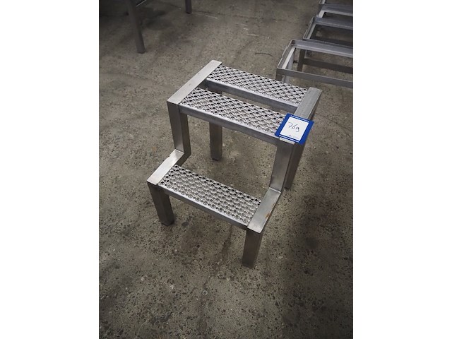 Nn steps - afbeelding 1 van  2