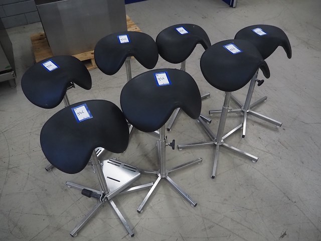 Nn stools - afbeelding 2 van  2