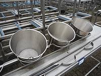 Nn table with buckets - afbeelding 3 van  3