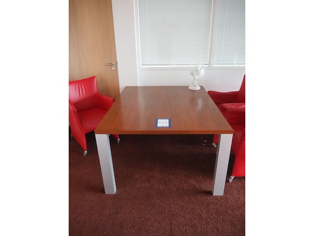 Nn table with chairs - afbeelding 3 van  9