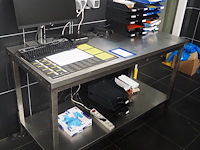 Nn table with computer - afbeelding 1 van  5
