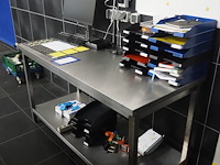 Nn table with computer - afbeelding 2 van  5