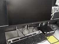 Nn table with computer - afbeelding 4 van  5