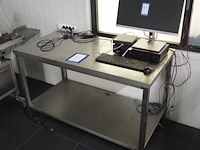 Nn table with computer - afbeelding 1 van  9