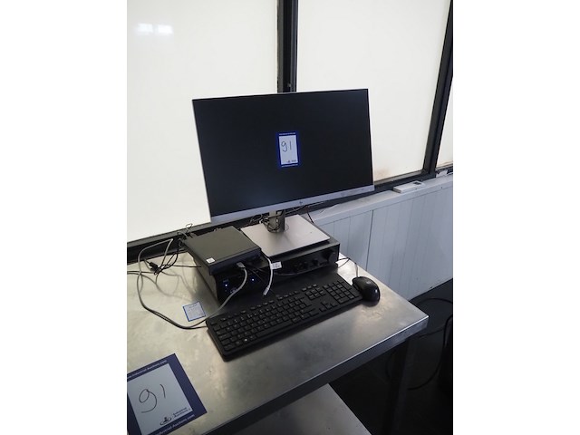 Nn table with computer - afbeelding 3 van  9
