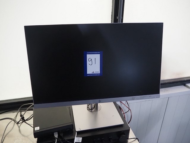 Nn table with computer - afbeelding 4 van  9