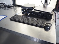 Nn table with computer - afbeelding 8 van  9