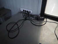 Nn table with computer - afbeelding 9 van  9