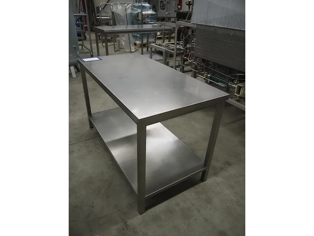 Nn table with computer - afbeelding 2 van  6