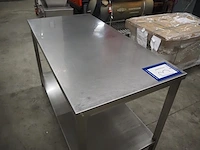 Nn table with computer - afbeelding 5 van  6