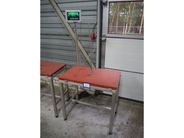 Nn table with kebab skewer - afbeelding 1 van  6