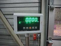 Nn table with kebab skewer - afbeelding 5 van  6