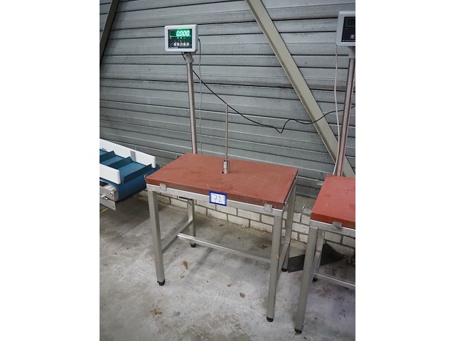 Nn table with kebab skewer - afbeelding 1 van  6