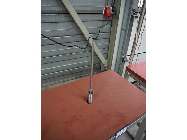 Nn table with kebab skewer - afbeelding 4 van  6