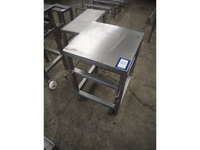 Nn table - afbeelding 1 van  2