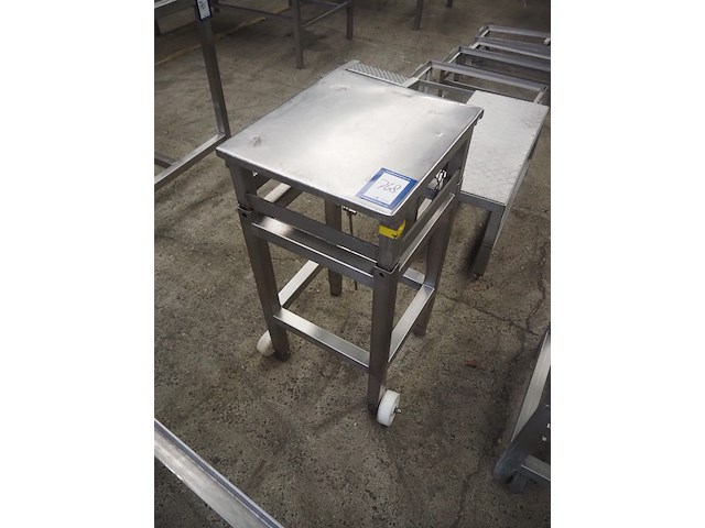 Nn table - afbeelding 1 van  2