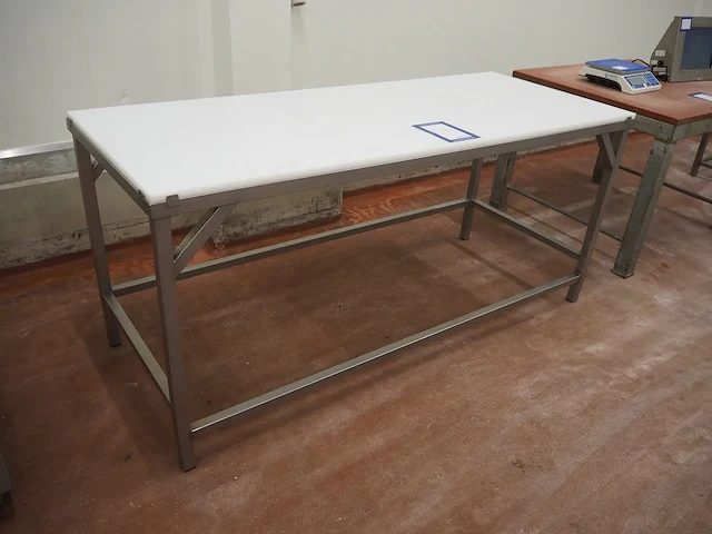 Nn table - afbeelding 1 van  4