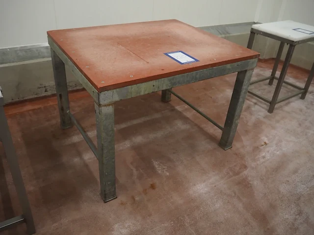 Nn table - afbeelding 1 van  4