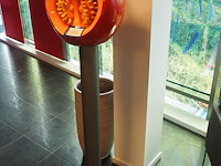 Nn tomato statue - afbeelding 1 van  4