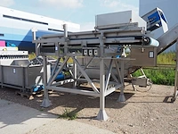 Nn transport belt with dividers