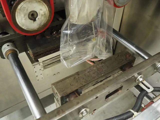 Nn vertical bag fill-, form,- and seal machine - afbeelding 5 van  18