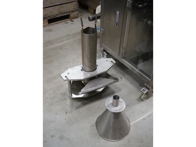 Nn vertical bag fill-, form,- and seal machine - afbeelding 10 van  18