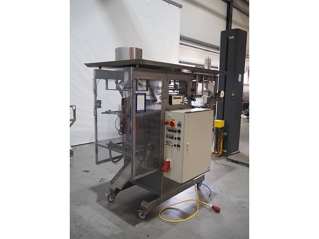 Nn vertical bag forming, filling and sealing machine - afbeelding 1 van  11